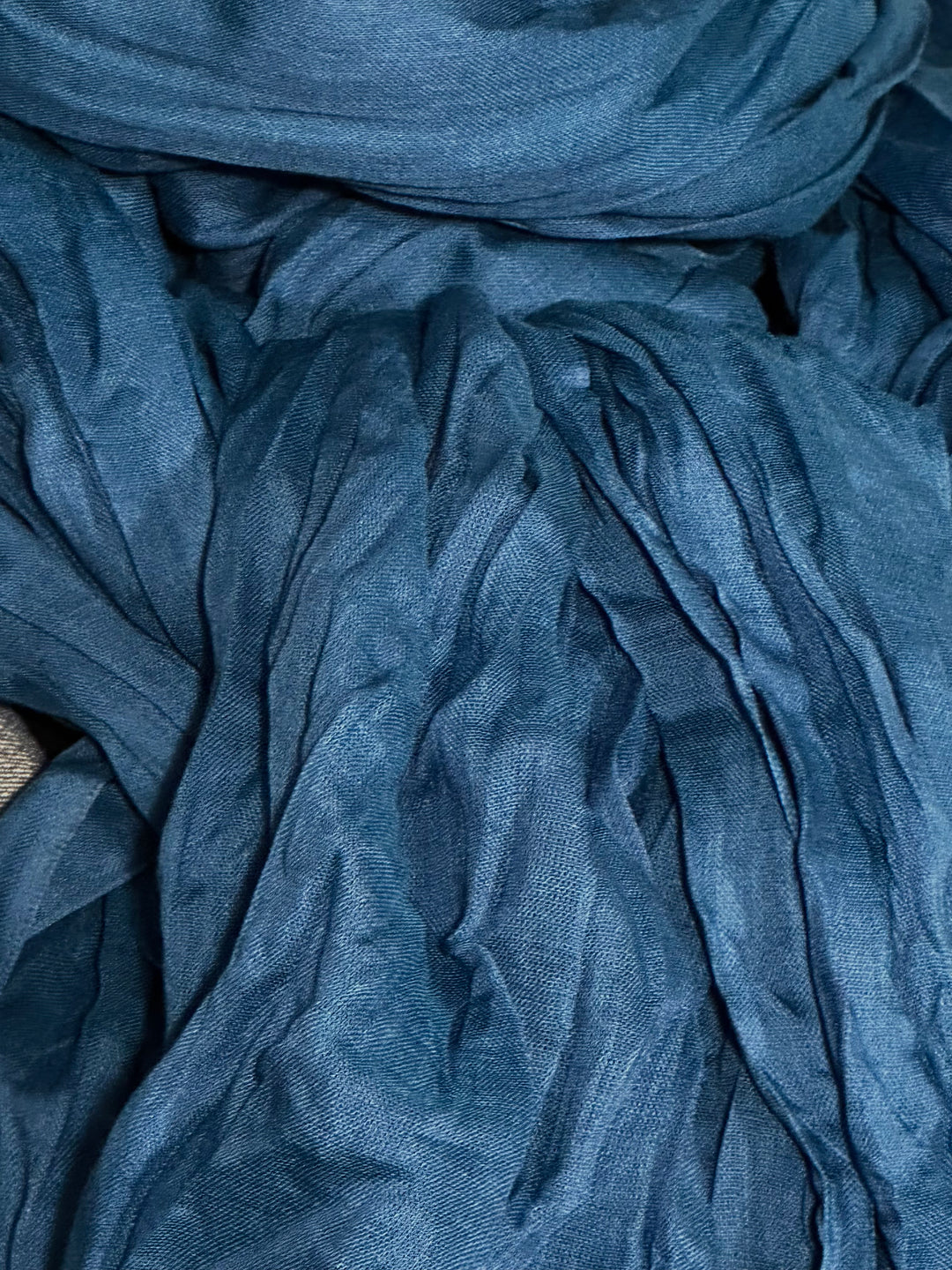 Foulard froissé uni  100% coton bleu canard
