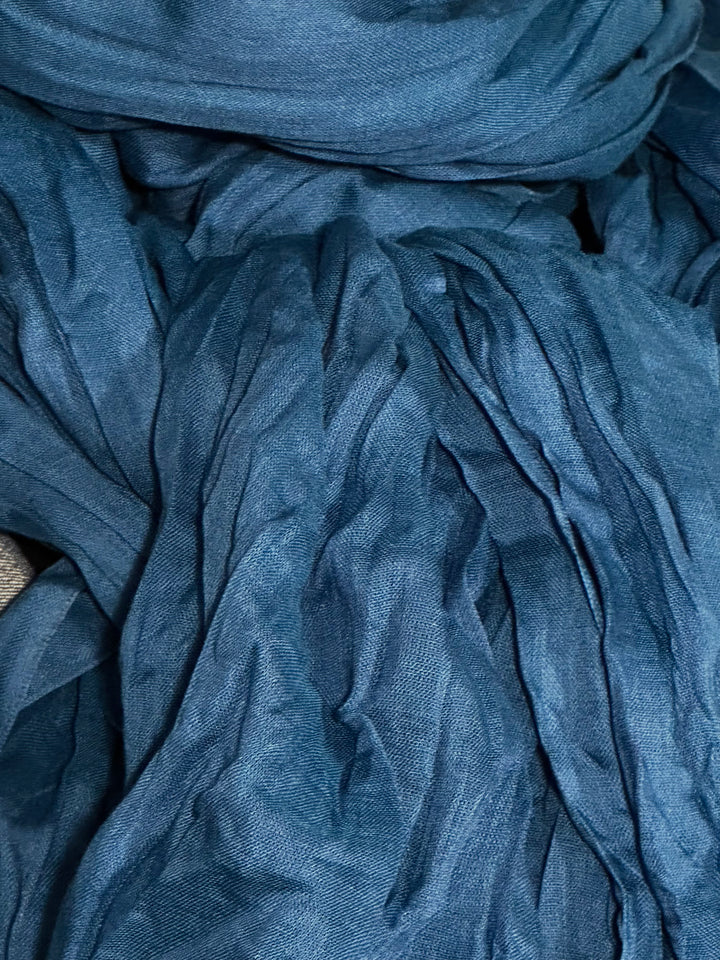 Foulard froissé uni  100% coton bleu canard