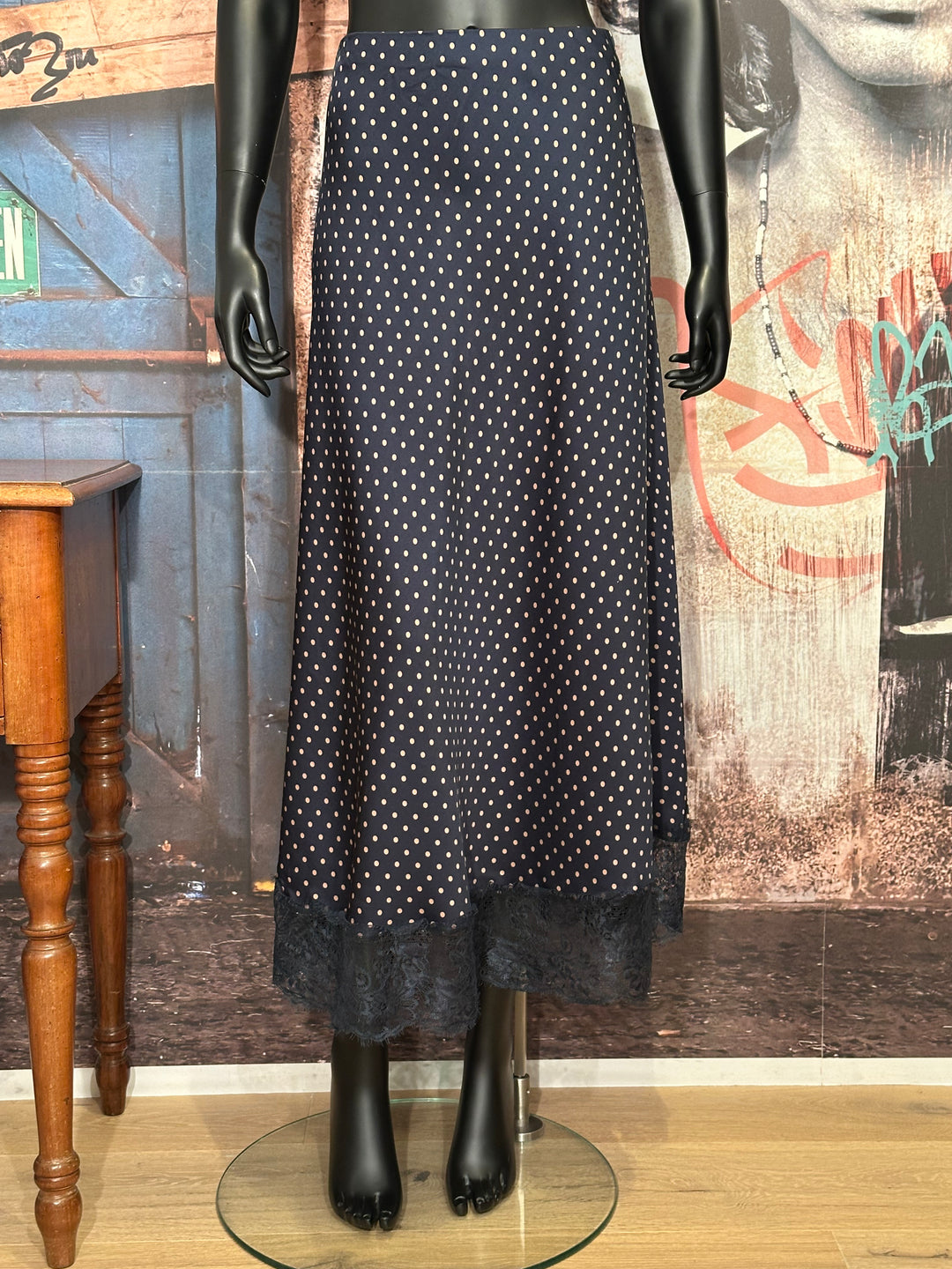 Satinrock aus Spitze mit Punkten in Nachtblau & Champagner (34/38) MADE IN 🇮🇹